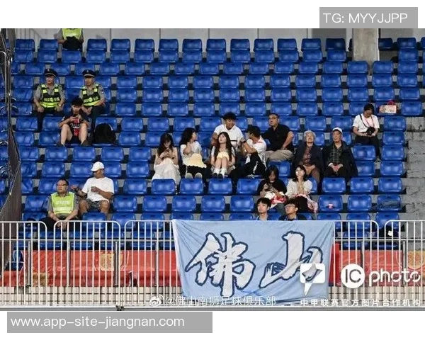 客场呐喊传递佛山力量助力球队坚定迈向保级之路 客场呐喊传递佛山力量助力球队坚定迈向保级之路