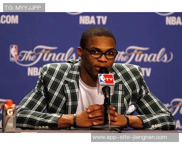 夸梅质疑对布朗尼的赞誉与对本内特威少的批评为何存在双重标准