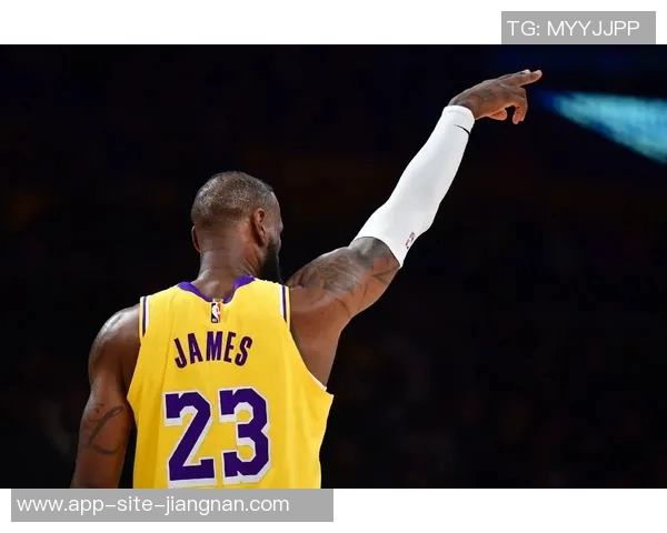 CC单场豪取30分5板10助3断3帽上一位东部球员是09年詹姆斯 CC单场豪取30分5板10助3断3帽上一位东部球员是09年詹姆斯